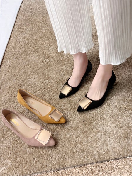 Pantofi de dama din piele intoarsa ecologica cu element metalic si toc jos de 5 cm