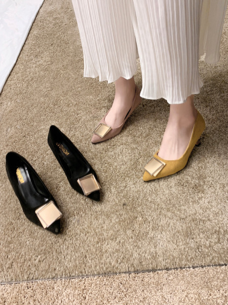 Pantofi de dama din piele intoarsa ecologica cu element metalic si toc jos de 5 cm