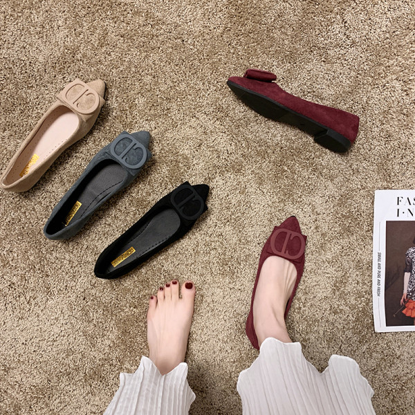 Alkalmi női cipő lapos talppal - hegyes modell