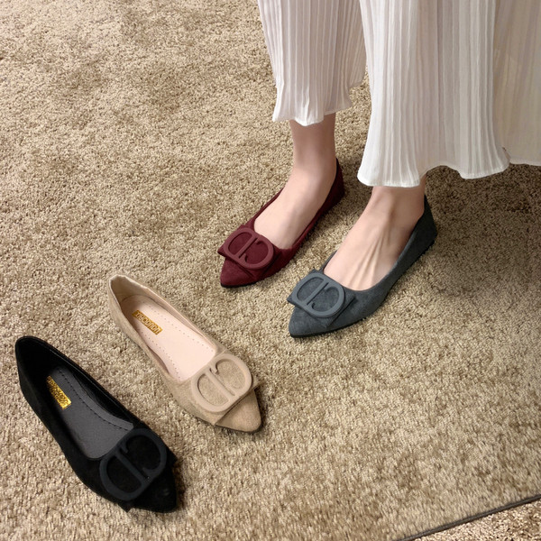 Alkalmi női cipő lapos talppal - hegyes modell