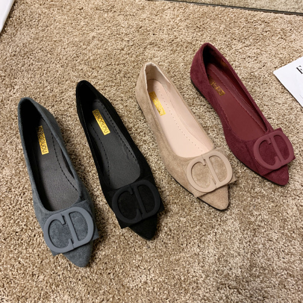 Alkalmi női cipő lapos talppal - hegyes modell