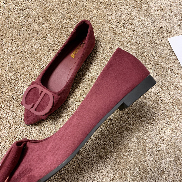 Alkalmi női cipő lapos talppal - hegyes modell