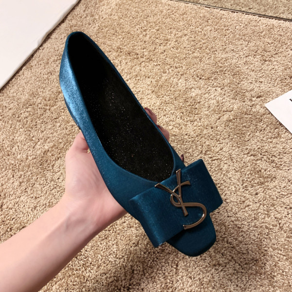 Modernas sieviešu samta kurpes ar metāla elementu