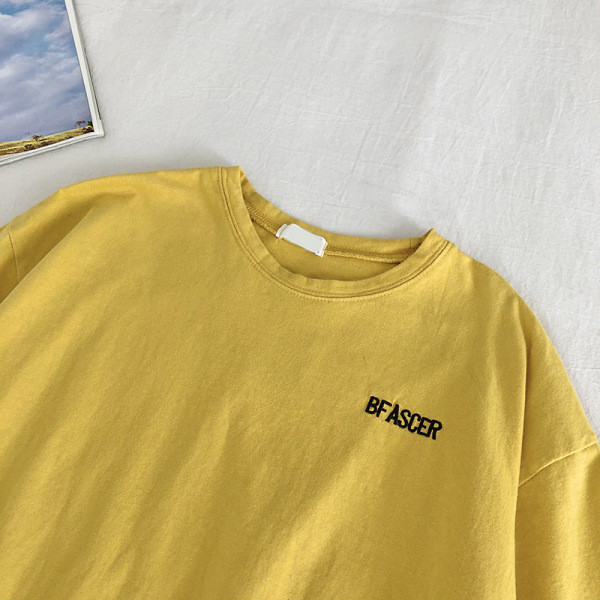 Ženska casual majica s ovalnim izrezom i natpisom