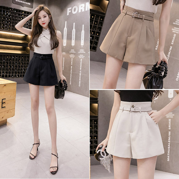 Női alkalmi rövidnadrág magas derékkal és övvel