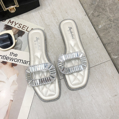 Šiuolaikinės moteriškos šlepetės plokščiu padu ir silikoniniu dirželiu