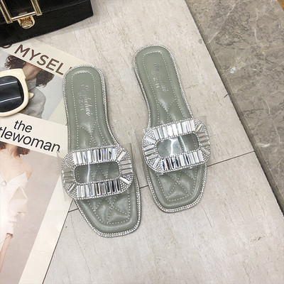 Šiuolaikinės moteriškos šlepetės plokščiu padu ir silikoniniu dirželiu