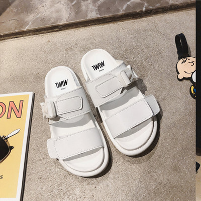 Moteriškos odinės laisvalaikio šlepetės su lipduku