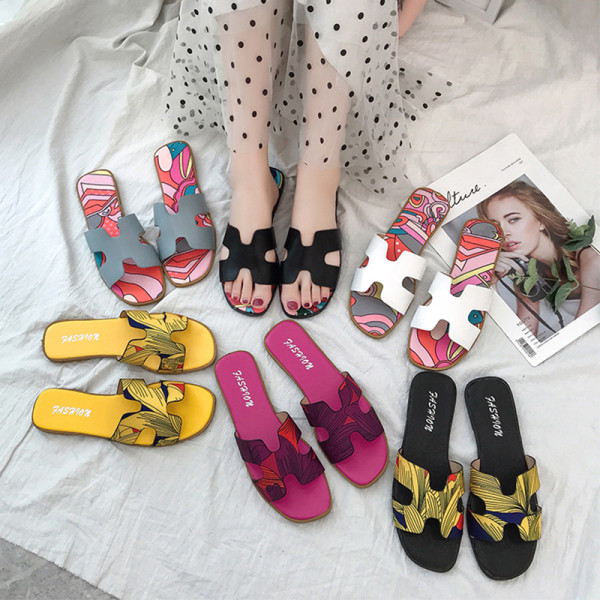 Papuci de dama cu talpa colorata potriviti pentru plaja