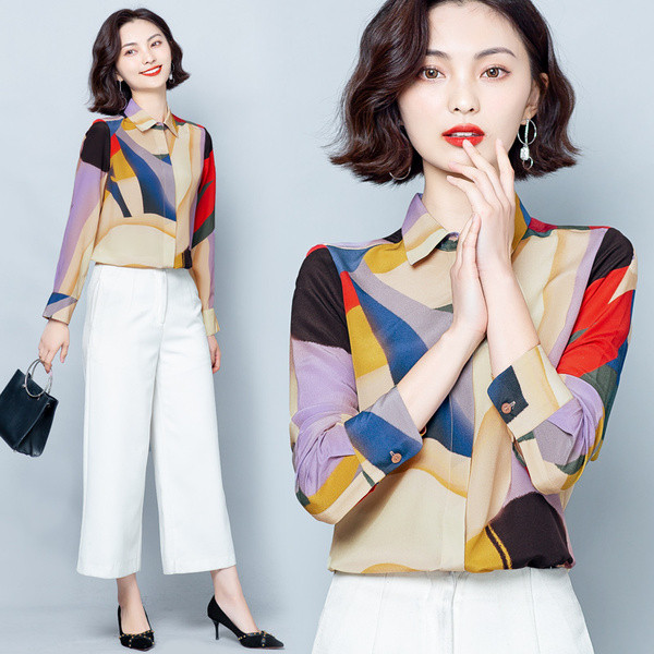 Spalvingi moteriški marškiniai su klasikine apykakle ir ilgomis rankovėmis