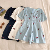 Moteriškas vasarinis kombinezonas V formos iškirpte ir trumpomis rankovėmis