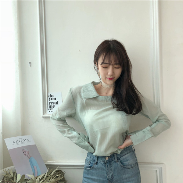 Cămașă lată de damă cu decolteu în V