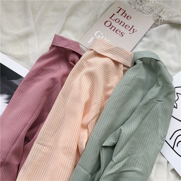 Cămașă lată de damă cu decolteu în V