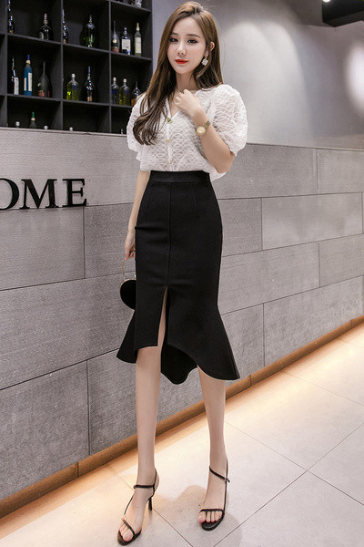 Naiste vabaaja seelik kõrge vöökoha ja lõhikuga – asümmeetriline mudel