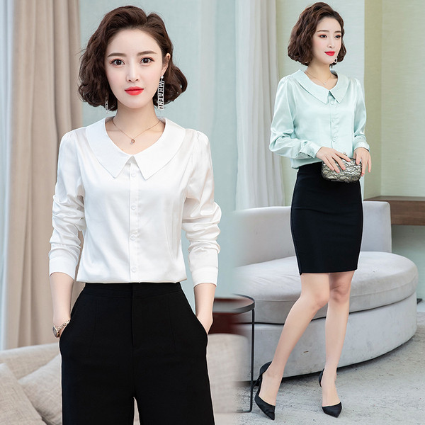 Moderna ženska košulja s kragnom i gumbima