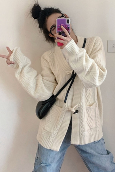 Moteriška laisvalaikio liemenė su sagomis ir kišenėmis