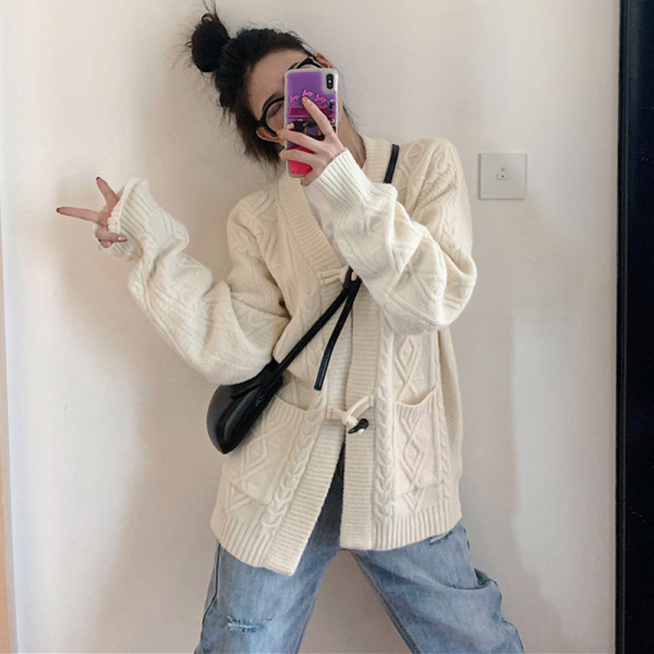 Moteriška laisvalaikio liemenė su sagomis ir kišenėmis