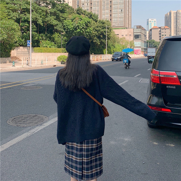 Moteriška laisvalaikio liemenė su sagomis ir kišenėmis