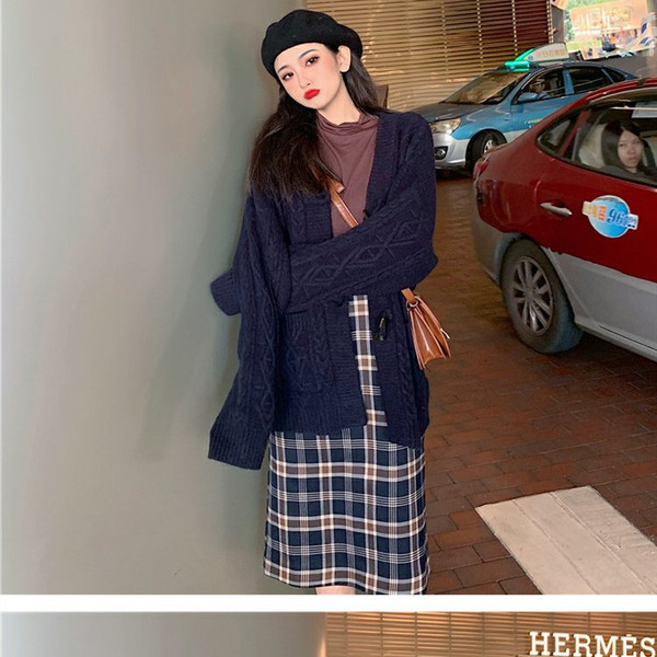 Moteriška laisvalaikio liemenė su sagomis ir kišenėmis