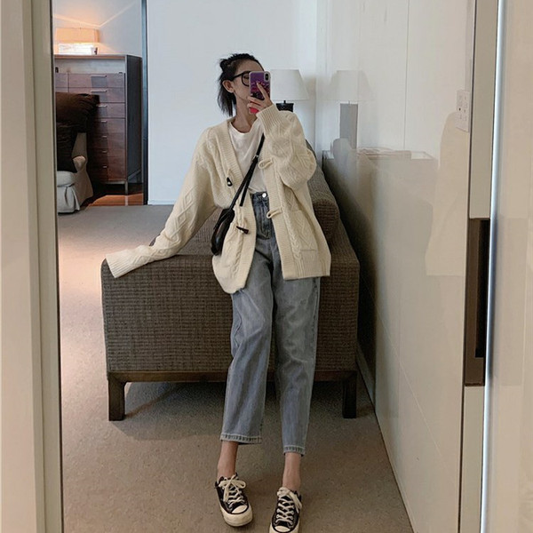 Moteriška laisvalaikio liemenė su sagomis ir kišenėmis