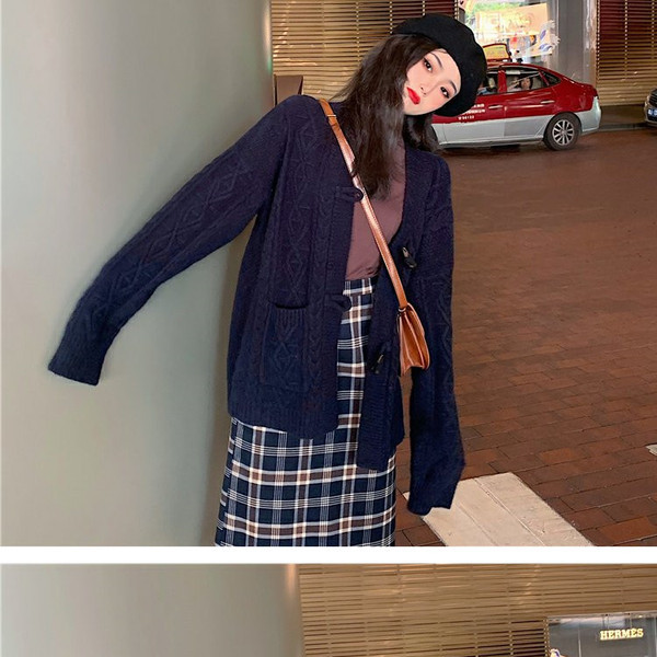 Moteriška laisvalaikio liemenė su sagomis ir kišenėmis