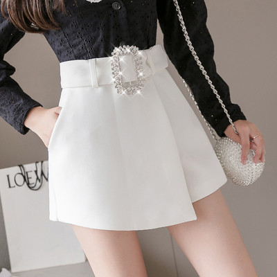 Moteriški šortai aukštu juosmeniu ir diržu