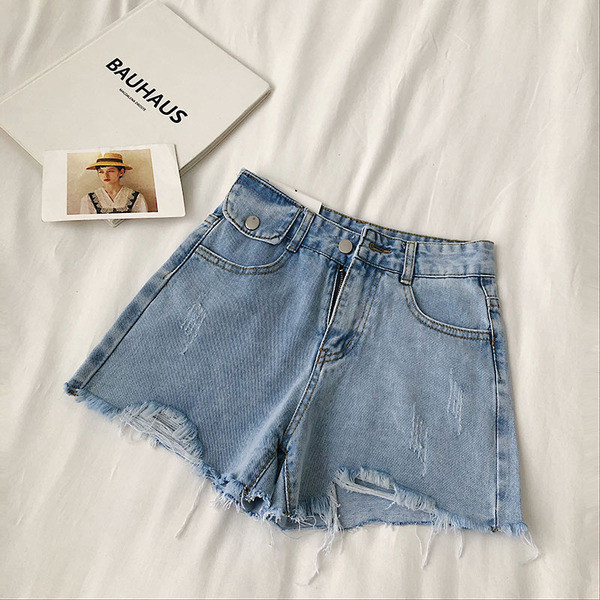 Pantaloni scurți din denim cu motive rupte și talie înaltă