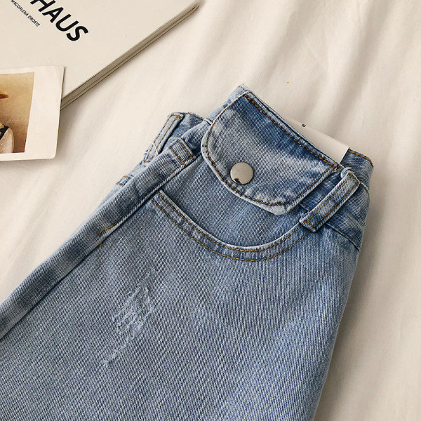 Pantaloni scurți din denim cu motive rupte și talie înaltă