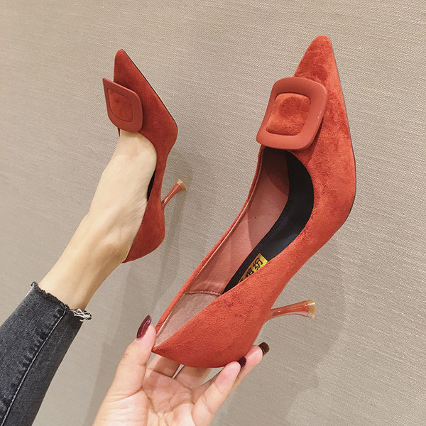 Öko-seemisnahast moodsad õhukeste kontsadega naiste kingad