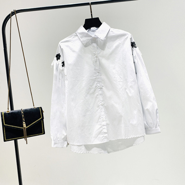 Naujo modelio moteriški marškiniai su klasikine apykakle ir siuvinėjimu ant rankovės