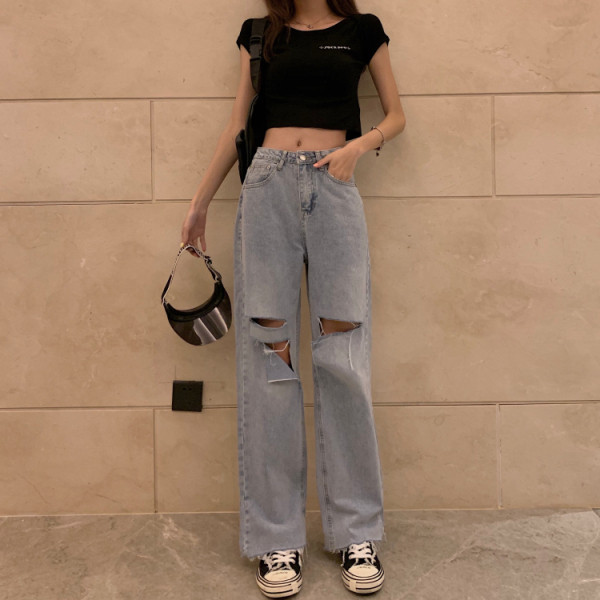 Lengvi moteriški džinsai su plėšytais motyvais ir aukštu liemeniu