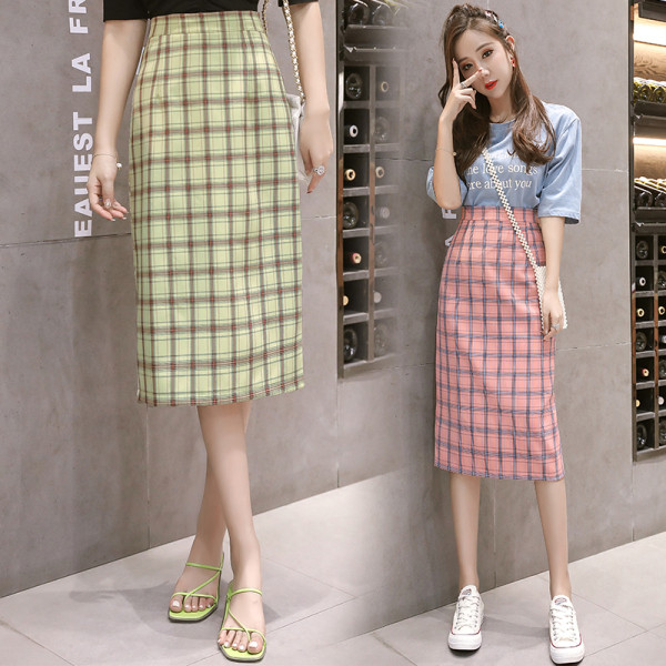 Alkalmi női kockás szoknya magas derékkal és hasítékkal