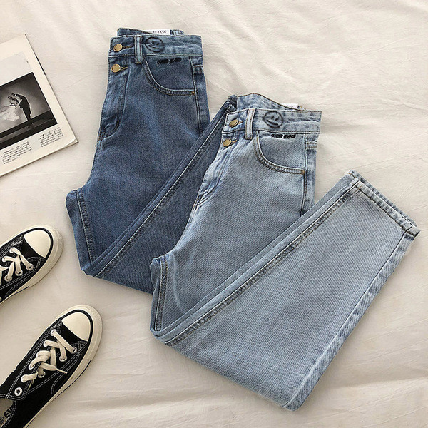 Modernus moteriškas džinsų modelis su aukštu juosmeniu ir siuvinėjimais