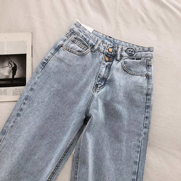 Modernus moteriškas džinsų modelis su aukštu juosmeniu ir siuvinėjimais