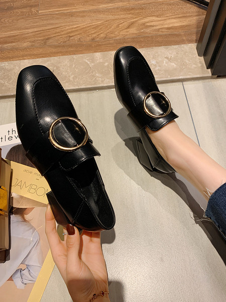 Női bőrcipő vastag sarkú fém elemmel