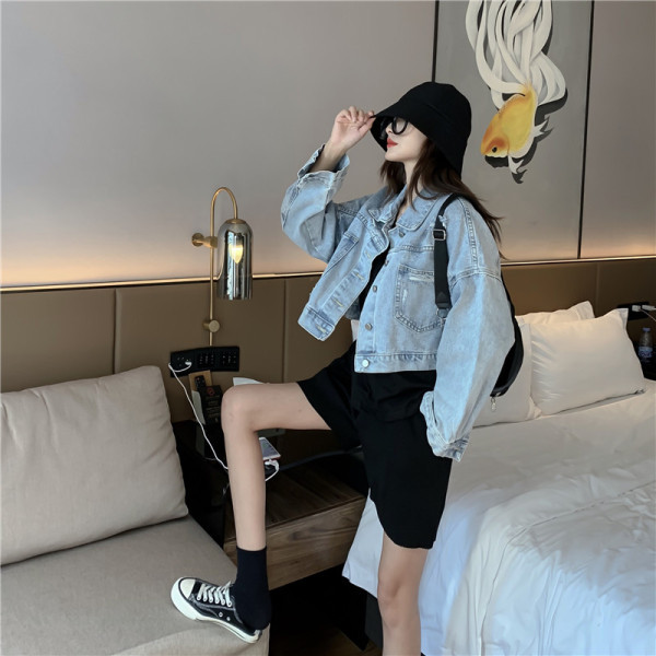 Kevadine naiste nööpidega teksajakk