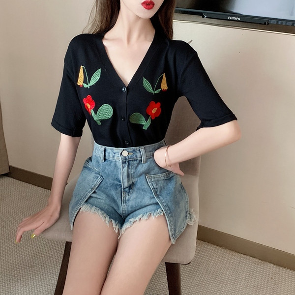 Cămașă casual de damă cu nasturi și broderie cu flori