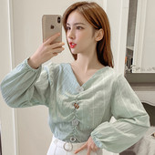 Női alkalmi ing spitz nyakkivágással és gombokkal