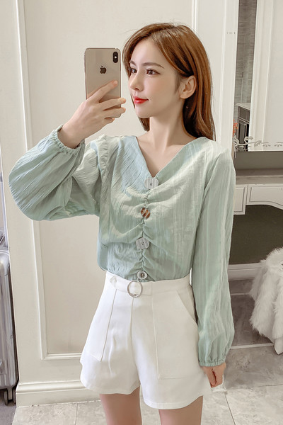 Női alkalmi ing spitz nyakkivágással és gombokkal