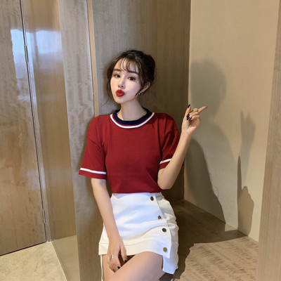 Paprasti moteriški platūs marškinėliai su ovalia iškirpte