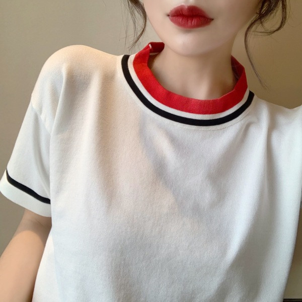 Paprasti moteriški platūs marškinėliai su ovalia iškirpte