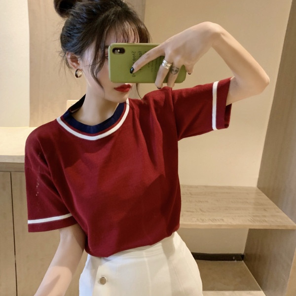 Paprasti moteriški platūs marškinėliai su ovalia iškirpte