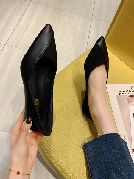 Galąstas moteriškų batų modelis su 4 cm kulnu