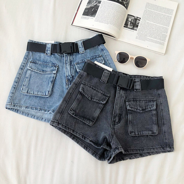 Pantaloni scurți din denim în stil retro, cu talie înaltă și buzunare