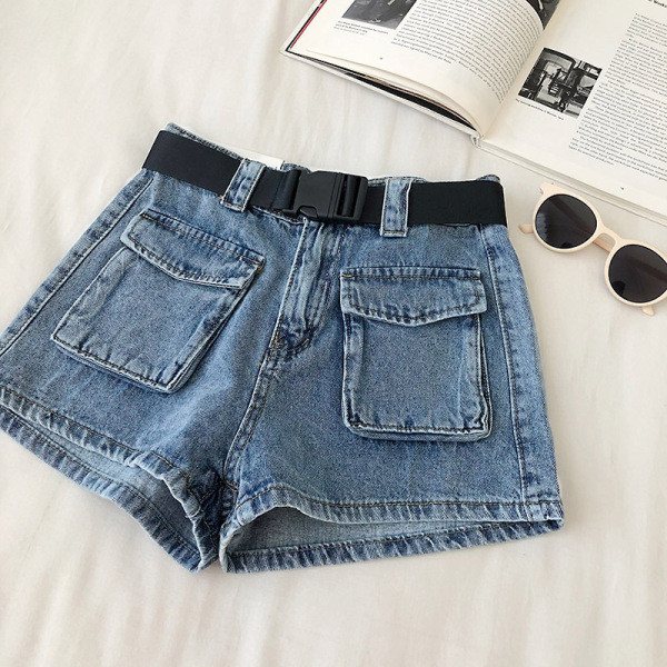 Pantaloni scurți din denim în stil retro, cu talie înaltă și buzunare