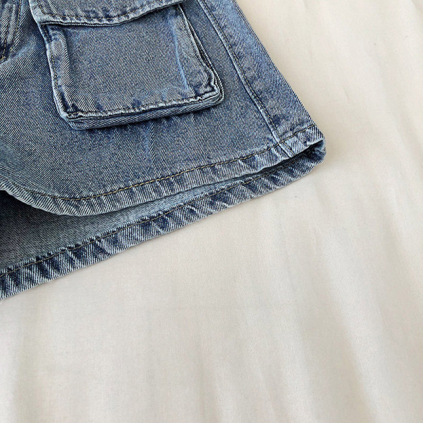 Pantaloni scurți din denim în stil retro, cu talie înaltă și buzunare