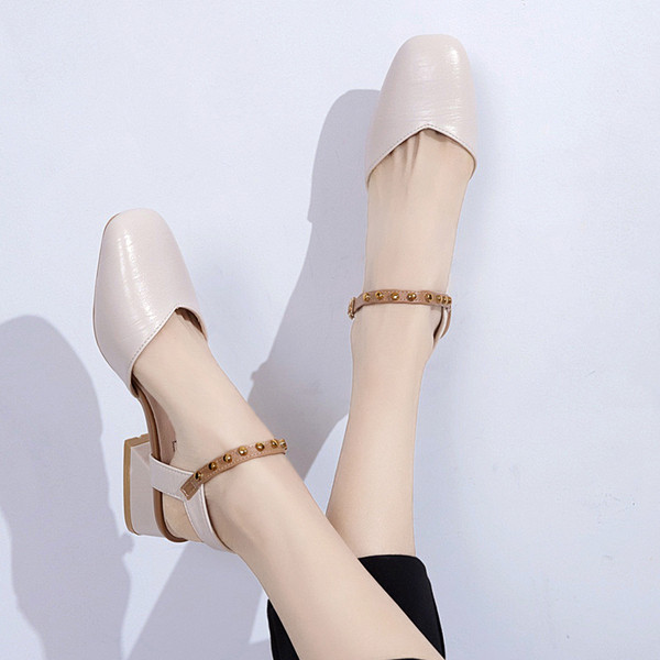 Női bőr rugós cipő pánttal