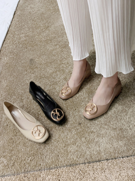 Moteriški laisvalaikio batai iš eko odos su metaliniu elementu ir 4 cm storio kulnu