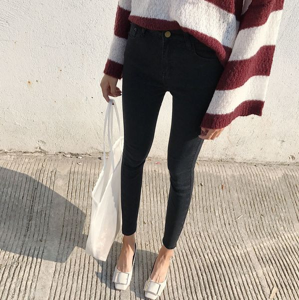 Liibuvad naiste kõrge vöökohaga teksad