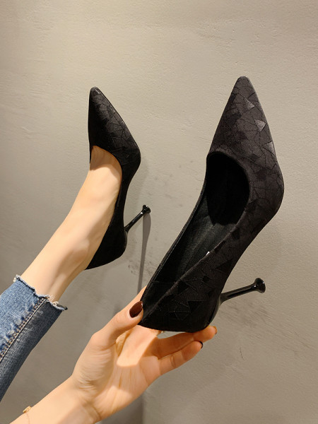 Pagaląsti moteriški stilingi batai 9 cm plonu kulnu – juodos spalvos
